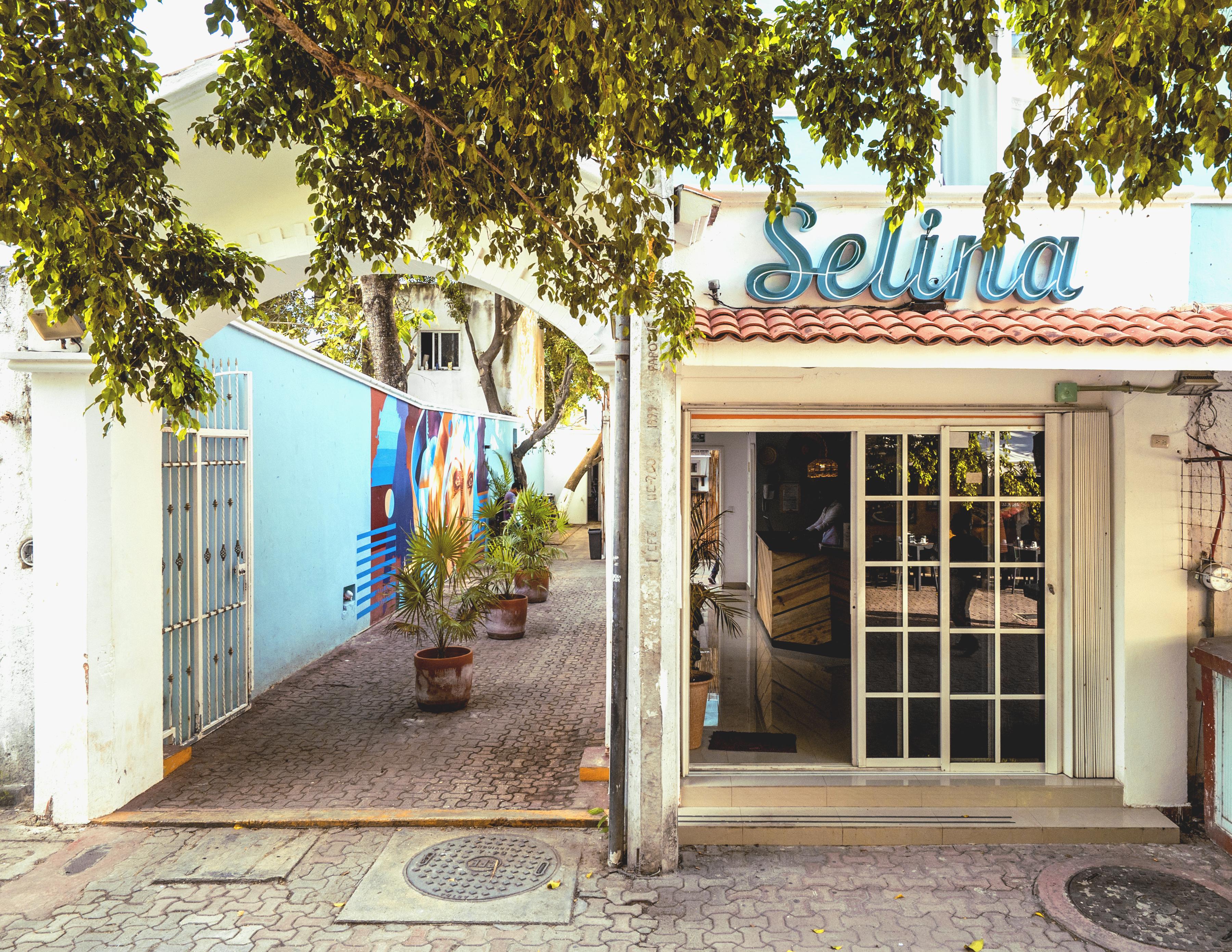 Selina Playa Del Carmen Hotel Exterior photo