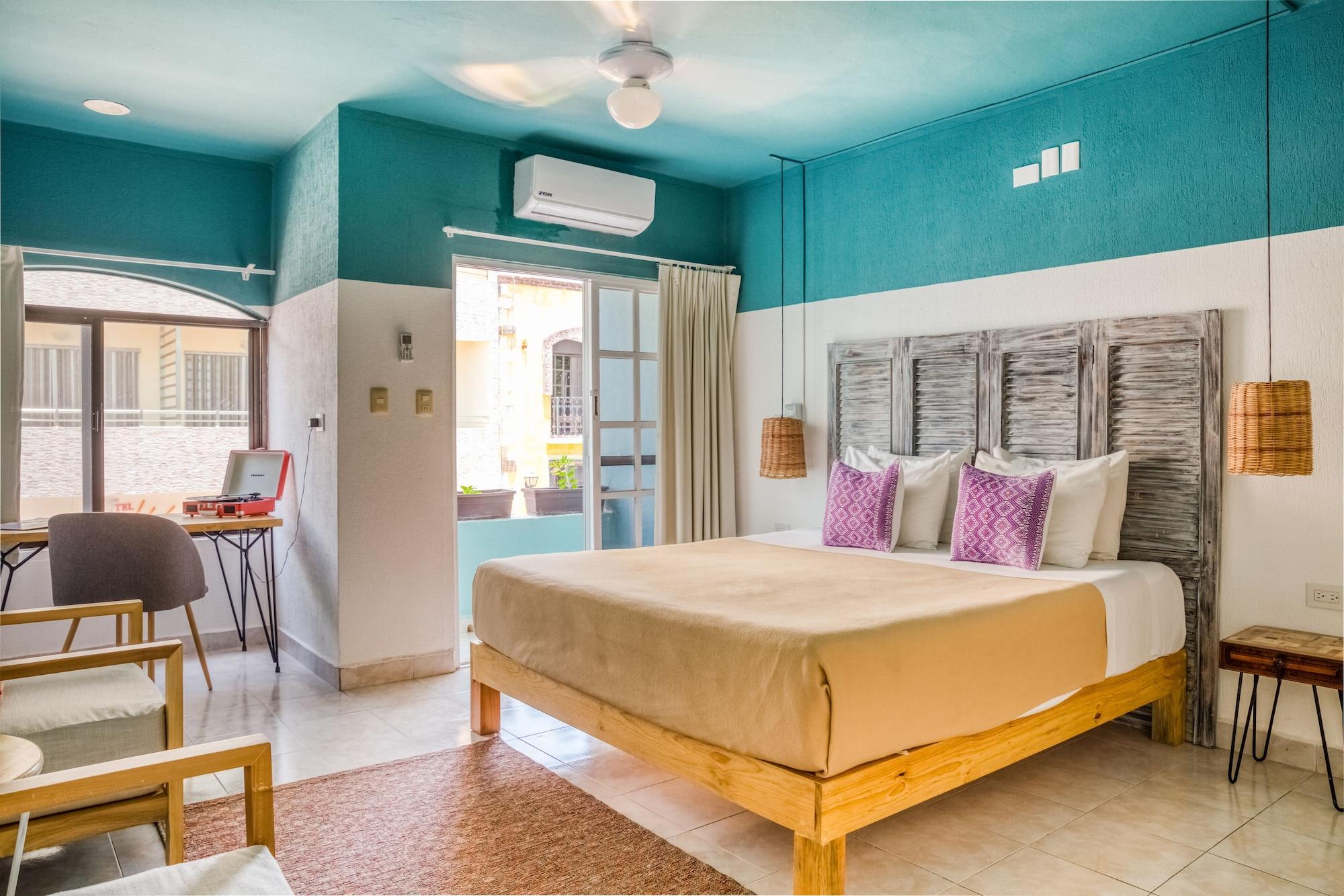 Selina Playa Del Carmen Hotel Exterior photo